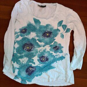 GRAPHIC EMBELLISHED TOP